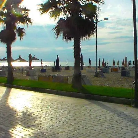 Que Sera Sera Beach West Durres Shkembi Free Parking 3 Minute Walk To Beach And Best Seafood Restaurant In Albania Appartement *