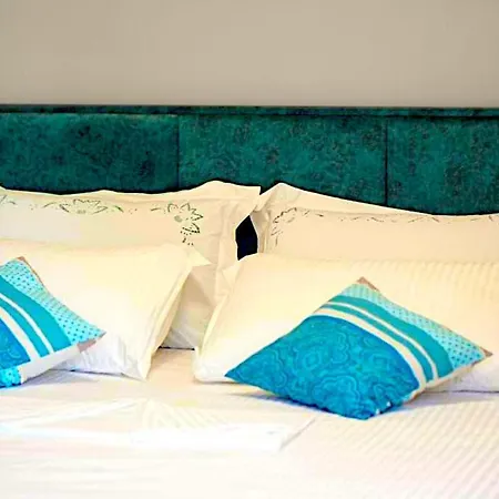 Que Sera Sera West Golem Durrës