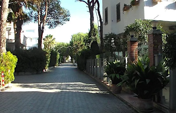 Que Sera Sera West Golem Durrës